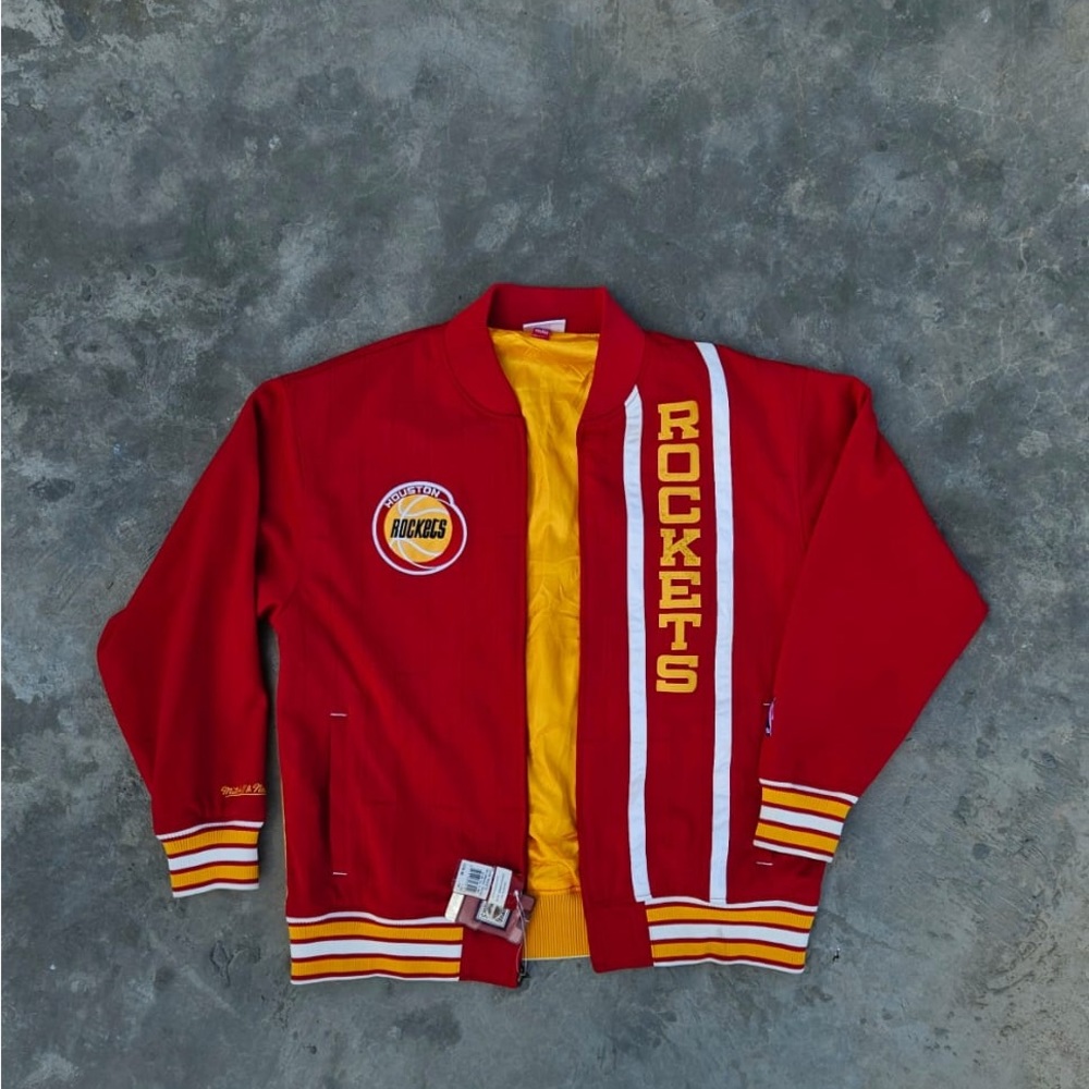 Deadstock Vintage michall&ness huston rockets nba jacket 
XL